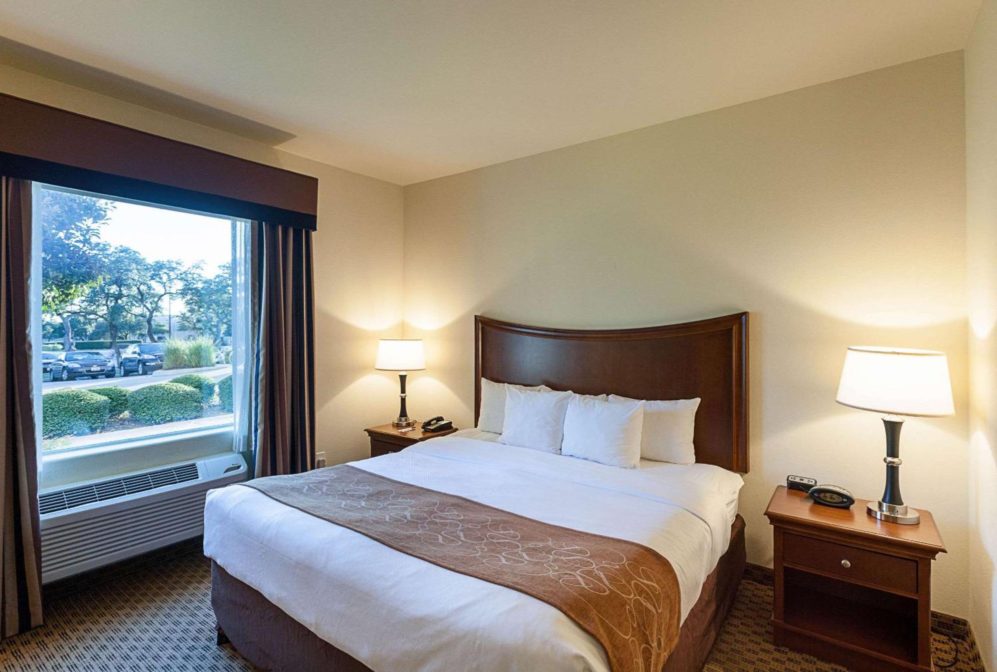 Comfort Suites San Antonio North - Stone Oak Екстериор снимка